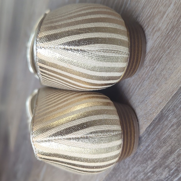 Nwot Anne Klein Gold Women's Flats - Picture 5 of 11